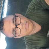 Mujer joven 20 a 35 delgada. Bien serio.