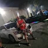 Trabajo. Busco pareja.