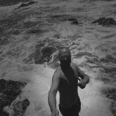 Autonomo. Busco hacer amistades.