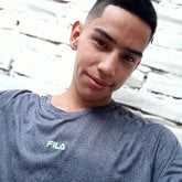 Una mujer hermosa bella. Flaco altro