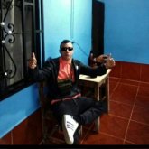 Mujeres. Alegré. Hacer de todo.