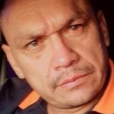 Gerente. Busco conocer gente. Solo