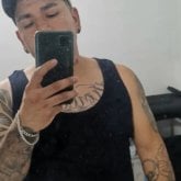 Mujer que le gusta cotorrear y sin miedo