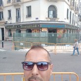 Desempleado. Busco hacer amistades.