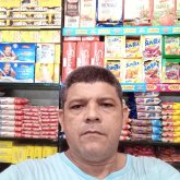 Amoroso y trabajador umilde. Todo bien.