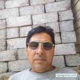 Busco ligar. Una mujer cerca donde