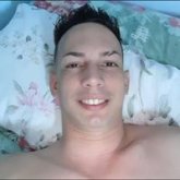 Busco pareja. Soy de piel blanca, ojos