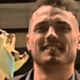 En paro. Amistad,y de momento eso. No me