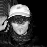 Estudiante. Solo mujeres. Alto,pelo