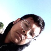 Estundiante. Amorosa cariñosa y alta.