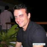 Financiero. Busco conocer gente. Alguien