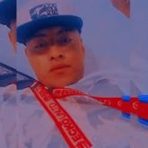 Tengo. 24. Busco. Una amiga.  O. Una