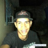 Encargado de una pollera. Busco pareja.