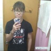 Busco ligar. Emos ahre. Alguien. Cosas.