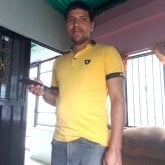 Busco pareja. Una mujer de pelo negro