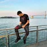 Una noche rica. Soltero soy alto buen