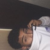 Estudiante. Busco mujeres maduras. Me