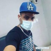 Un hombre trabajador  , serio y alegre ,