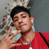 Alegre, no creídas,  y de buen humor.