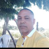 Una persona amable cariñosa. Serio