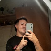 Estudiante. Busco pareja. Algo casual.