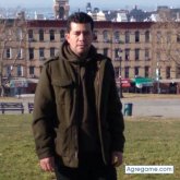 Trabajo. Busco pareja. Sitas. Alegre.