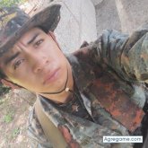 Busco ligar. Chicas. Un joven hermoso.