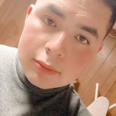 Trabajo. Busco hacer amistades. Amigos.