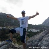 Parado. Mujeres agradables en. Trabajar