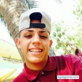 Estudio y trabajo. Busco conocer gente.