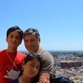 Gente cerca de mi ciudad. Alegre,