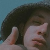 Mujer de mi edad o de más edad igual.