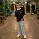 Estudiante. Atento cariñoso risueño.