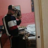 Busco ligar. Una chica. Una persona