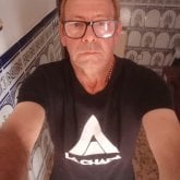 Físico amable cariñosa sin patica.