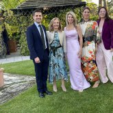 Médico. Mujer de 50 a 60, sin