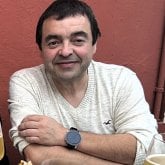 Pareja femenina, educada, sencilla,