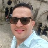 Profesor. Busco conocer gente. Conocer a