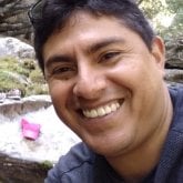 Trabajo. Busco conocer gente. Una chica