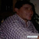 Busco hacer amistades. Si. Muy carinoso.