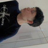 Estudiante. Alto, medio mamado, guapo