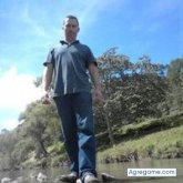 Busco pareja. Chicas alegres serias.