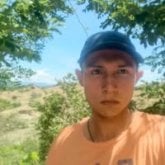 Quiero hablar alguien. Quiero conocer