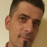 Una mujer con la compartir. Una persona