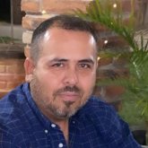 Empleado. Busco conocer gente.