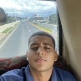 Una relación seria con una mujer mayor.