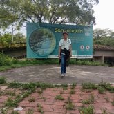 Hombre honesto y trabajador dispuesto a