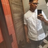 Mujer alegre con Buena vision