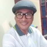 MUJER SINCERA AMABLE. CARIÑOSO SERIO