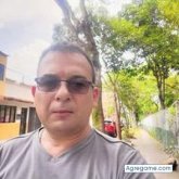 Mecánico automotriz. Busco pareja.